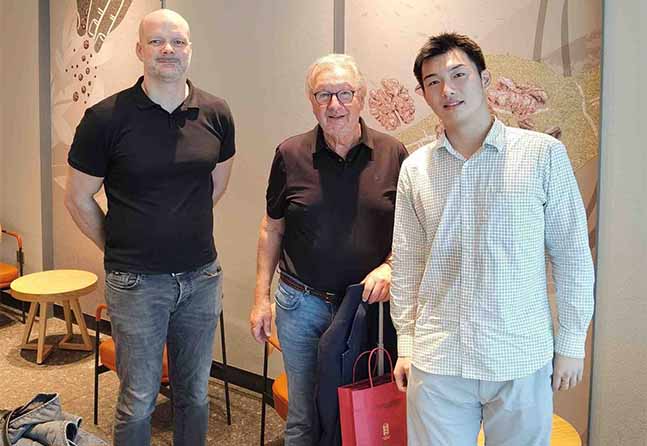 Clienti tedeschi visitano Yunding Optics